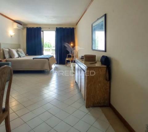 Apartamento t0 com terraço e vista piscina – luna club oceano, albufeira