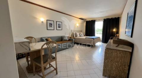 Apartamento t0 com terraço e vista piscina – luna club oceano, albufeira