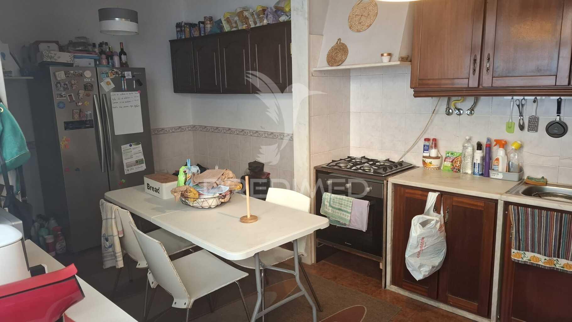 Moradia t2 com garagem e terreno em alpiarça, santarém.
