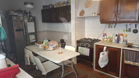 Moradia t2 com garagem e terreno em alpiarça, santarém.