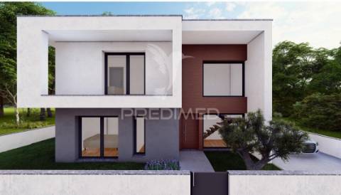 Moradia t4 independente na aoreira