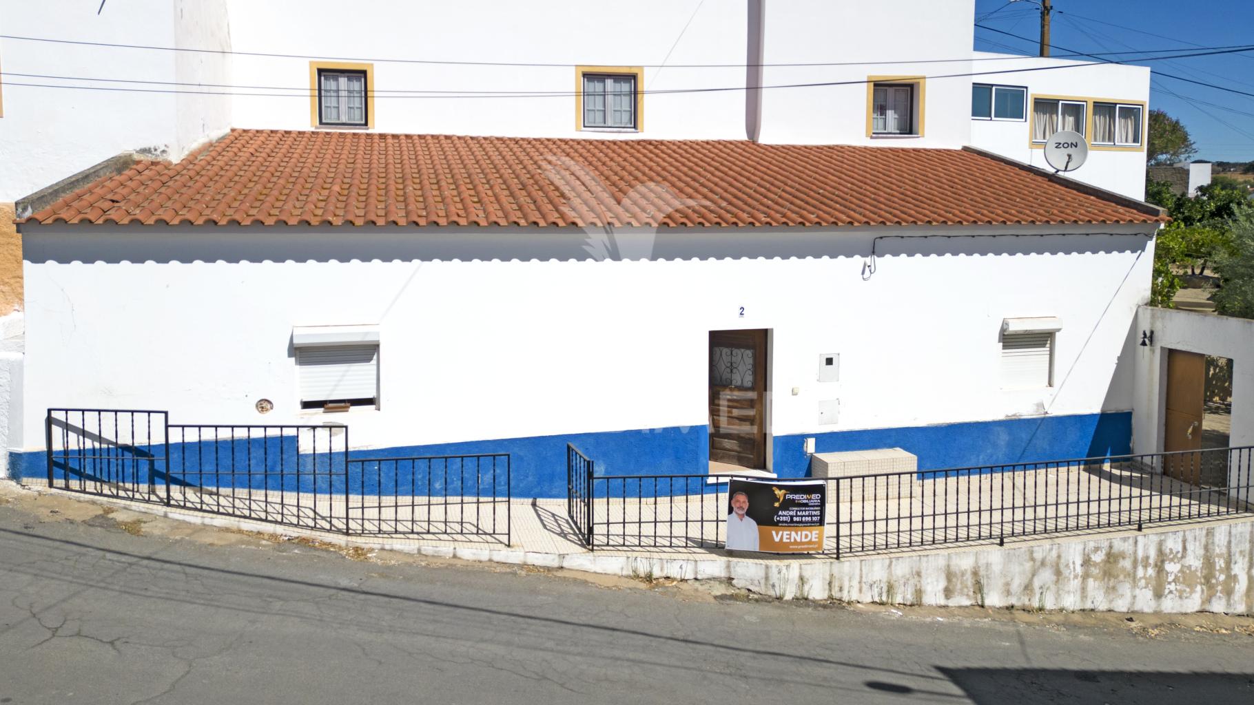 Moradia com 4 quartos e quintal em garvão