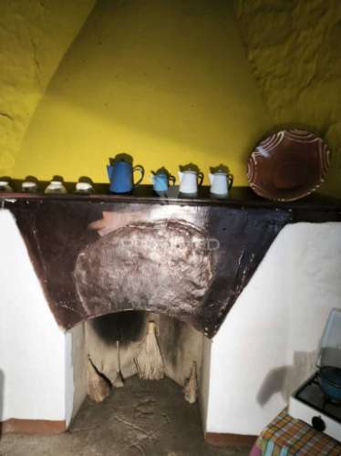 Casa tipicamente alentejana (para restaurar) com 2 quartos