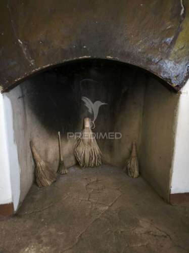 Casa tipicamente alentejana (para restaurar) com 2 quartos