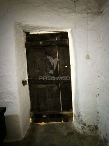Casa tipicamente alentejana (para restaurar) com 2 quartos