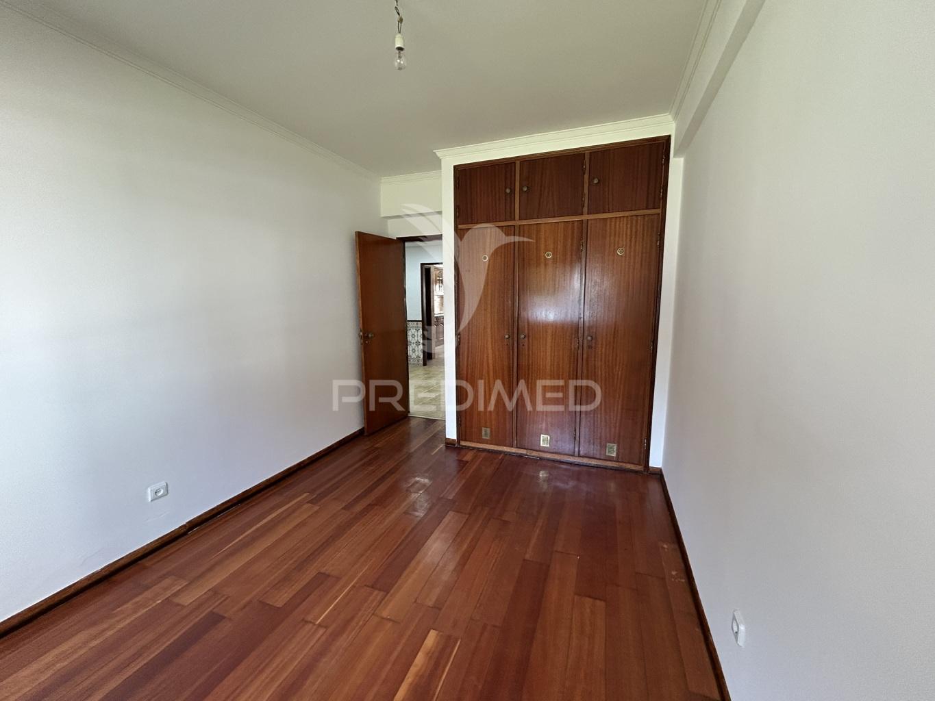 Apartamento t2 na arrentela (rés-do-chão)