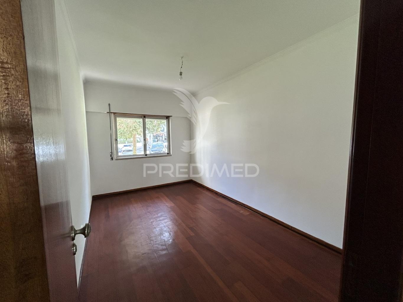 Apartamento t2 na arrentela (rés-do-chão)