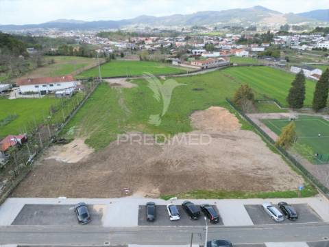 Lote de terreno 670m2 (junto escola primaria de barco)