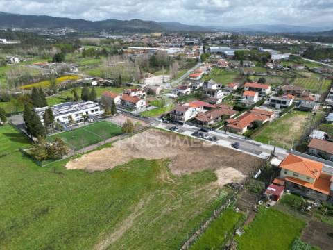 Lote de terreno 670m2 (junto escola primaria de barco)