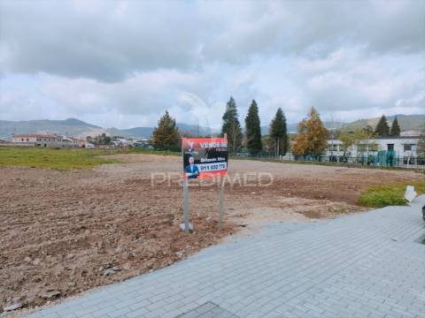 Lote de terreno 670m2 (junto escola primaria de barco)