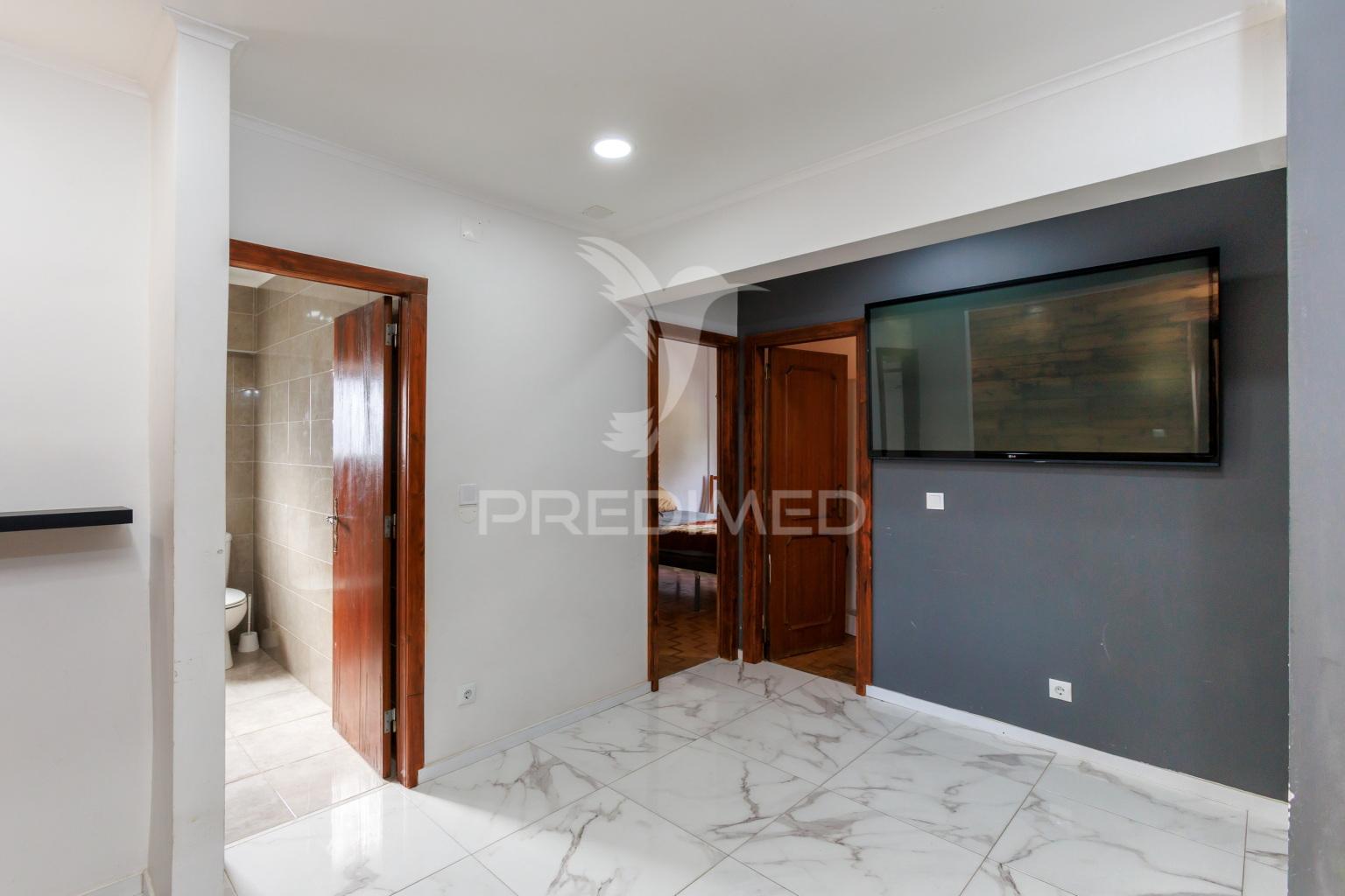 Apartamento t3 - laranjeiro - almada - 254.900 eur