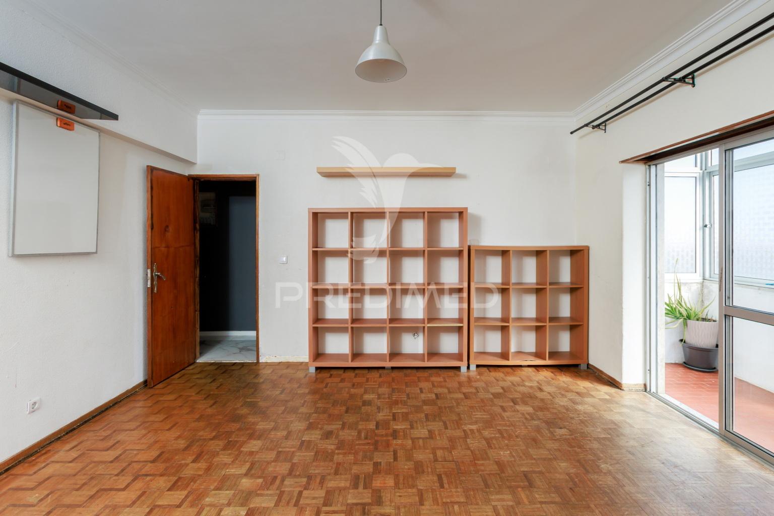 Apartamento t3 - laranjeiro - almada - 254.900 eur