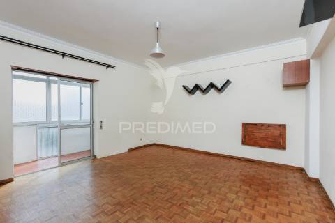 Apartamento t3 - pct antónio ribeiro sanches 8, 3 esq. - laranjeiro - almada - 254.900 eur