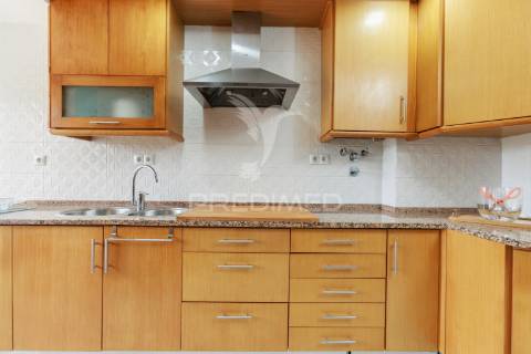 Apartamento t3 - pct antónio ribeiro sanches 8, 3 esq. - laranjeiro - almada - 254.900 eur