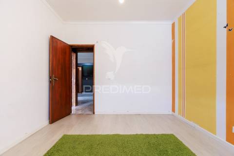 Apartamento t3 - pct antónio ribeiro sanches 8, 3 esq. - laranjeiro - almada - 254.900 eur