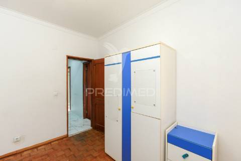 Apartamento t3 - pct antónio ribeiro sanches 8, 3 esq. - laranjeiro - almada - 254.900 eur