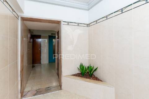 Apartamento t3 - pct antónio ribeiro sanches 8, 3 esq. - laranjeiro - almada - 254.900 eur