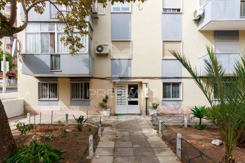 Apartamento t3 - pct antónio ribeiro sanches 8, 3 esq. - laranjeiro - almada - 254.900 eur