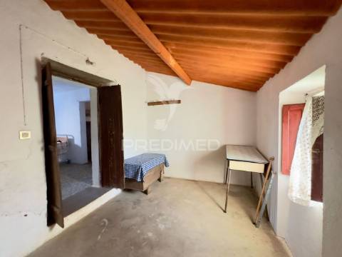 Monte alentejano para recuperar com 6ha