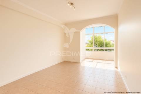 Apartamento t2 em oeiras - renovado