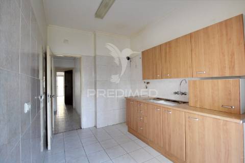 Apartamento t2 em oeiras - renovado