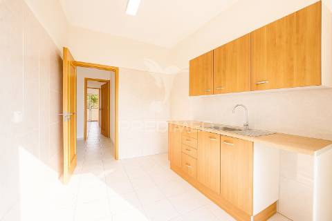 Apartamento t2 em oeiras - renovado