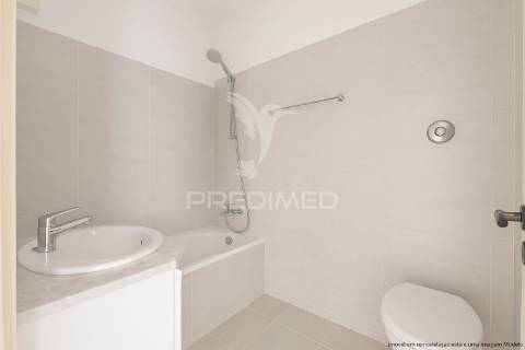 Apartamento t2 em oeiras - renovado