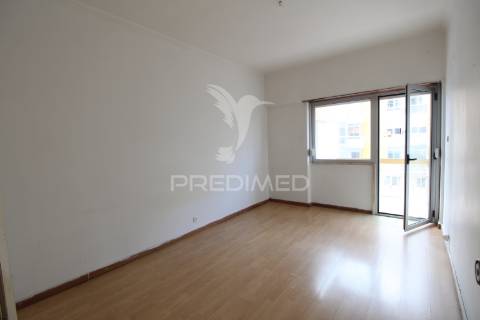 Apartamento t2 em oeiras - renovado