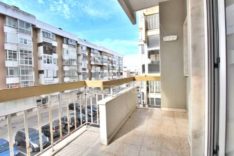 Apartamento t2 em oeiras - renovado