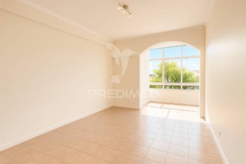 Apartamento t2 em oeiras - renovado