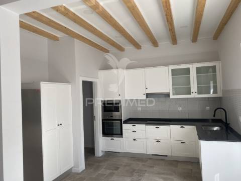 Moradia t3 para venda em pleno centro de santiago do cacem.