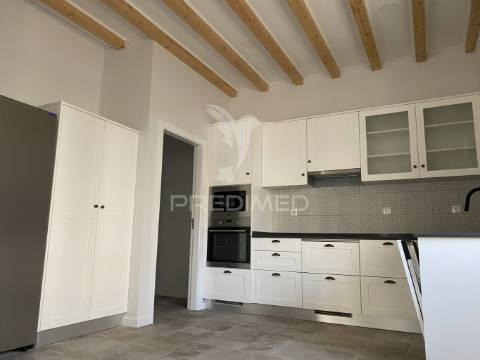 Moradia t3 para venda em pleno centro de santiago do cacem.