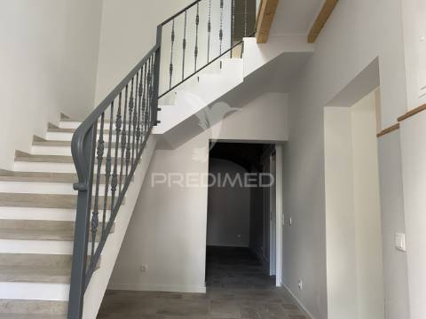 Moradia t3 para venda em pleno centro de santiago do cacem.