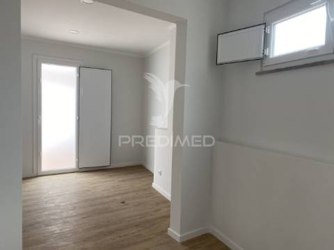 Moradia t3 para venda em pleno centro de santiago do cacem.