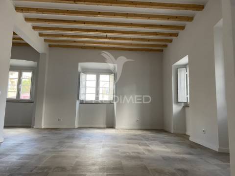 Moradia t3 para venda em pleno centro de santiago do cacem.