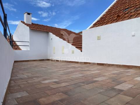 Moradia t3 para venda em pleno centro de santiago do cacem.