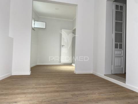 Moradia t3 para venda em pleno centro de santiago do cacem.