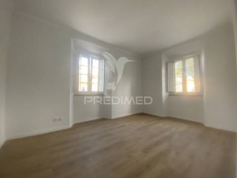 Moradia t3 para venda em pleno centro de santiago do cacem.