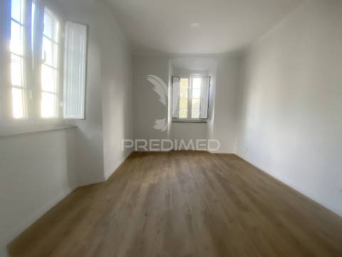 Moradia t3 para venda em pleno centro de santiago do cacem.