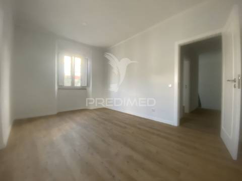 Moradia t3 para venda em pleno centro de santiago do cacem.