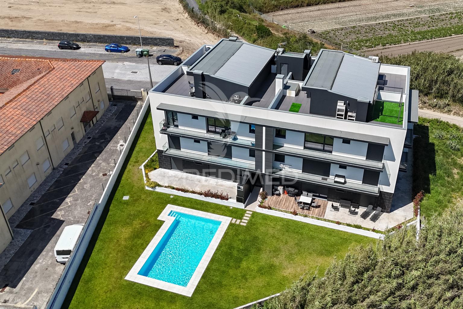 Apartamento t3 duplex com piscina - vista mar (apúlia)