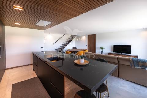 Apartamento t3 duplex com piscina - vista mar (apúlia)