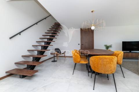 Apartamento t3 duplex com piscina - vista mar (apúlia)