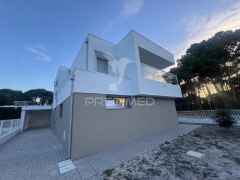 Moradia t3 contemporânea com piscina privativa – lagoa de albufeira