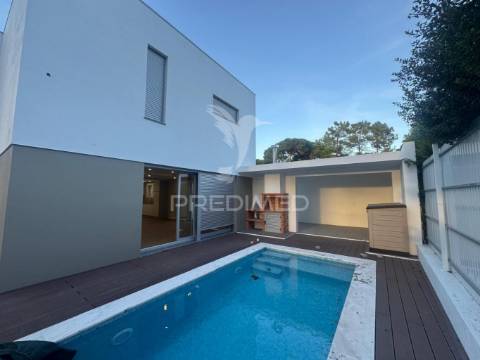 Moradia t3 contemporânea com piscina privativa – lagoa de albufeira