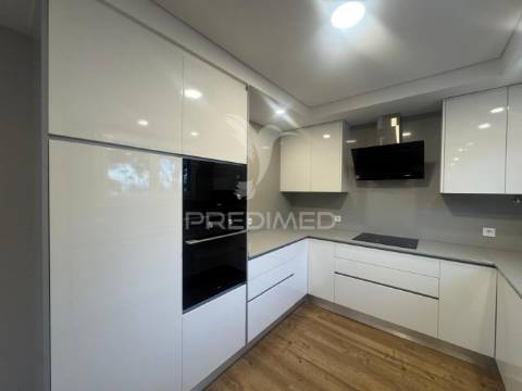 Moradia t3 contemporânea com piscina privativa – lagoa de albufeira