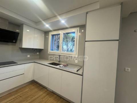 Moradia t3 contemporânea com piscina privativa – lagoa de albufeira