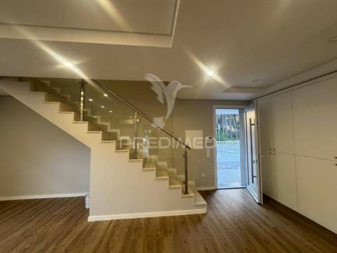 Moradia t3 contemporânea com piscina privativa – lagoa de albufeira