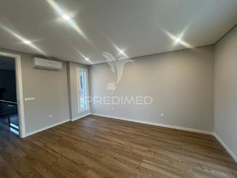 Moradia t3 contemporânea com piscina privativa – lagoa de albufeira