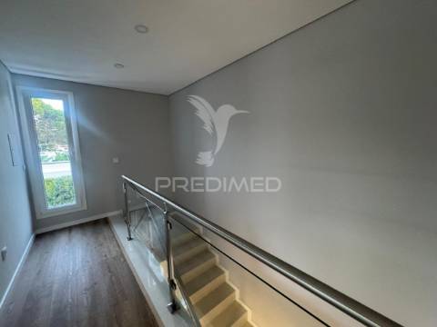 Moradia t3 contemporânea com piscina privativa – lagoa de albufeira